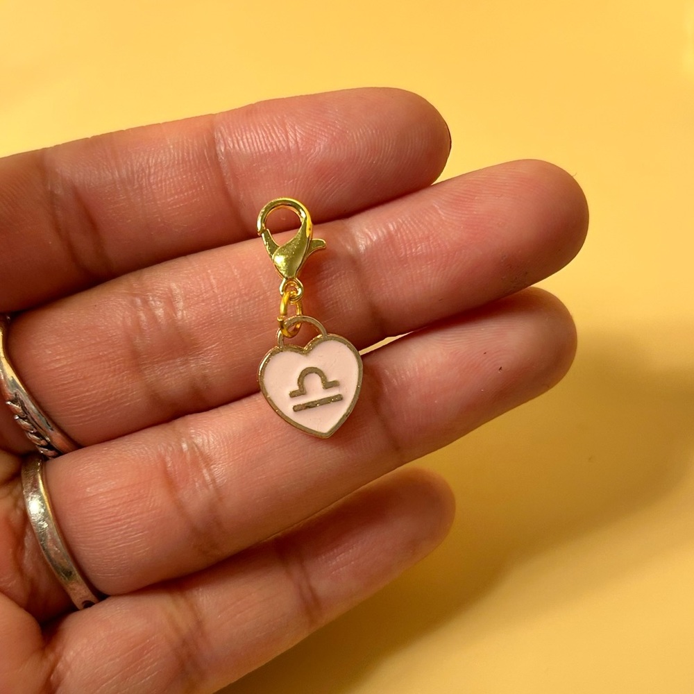Libra ♎️ Charm
